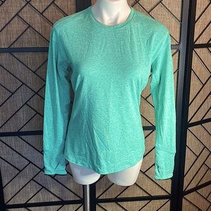 NEW WITHOUT TAGS AVIA SIZE MEDIUM 8/10 GREEN WORKOUT SHIRT